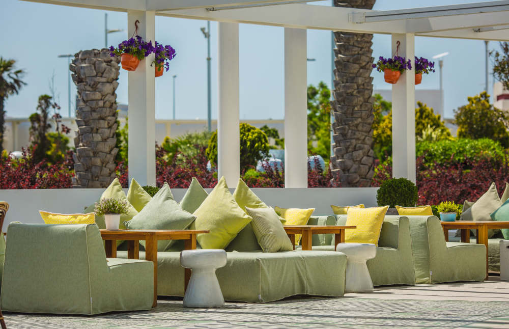 Choosing the best hotel outdoor furniture suppliers
