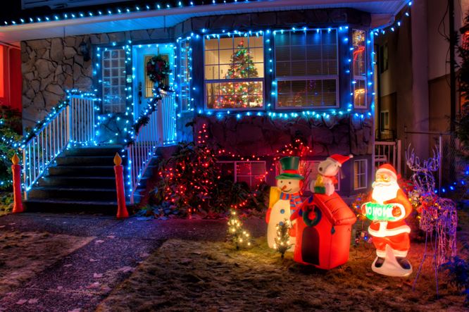 Christmas Safety Starts with Hiring a Pro Holiday Light Decorator